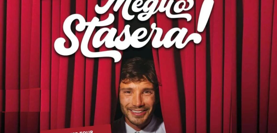 Stefano-De-Martino-con-Meglio-Stasera 22 luglio 2025 teatro di parco mitolo 21 30
